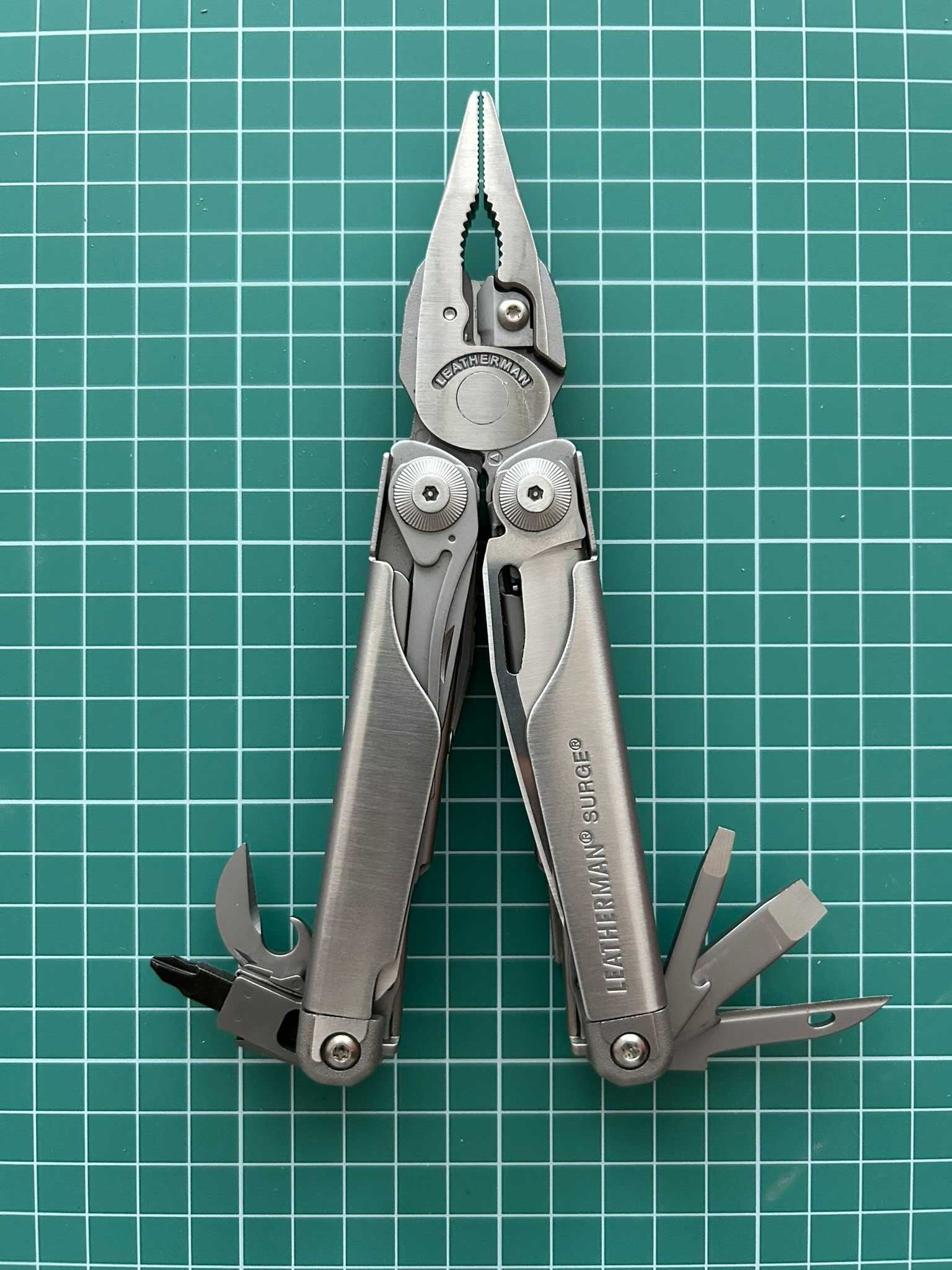 Multitool Leatherman Surge