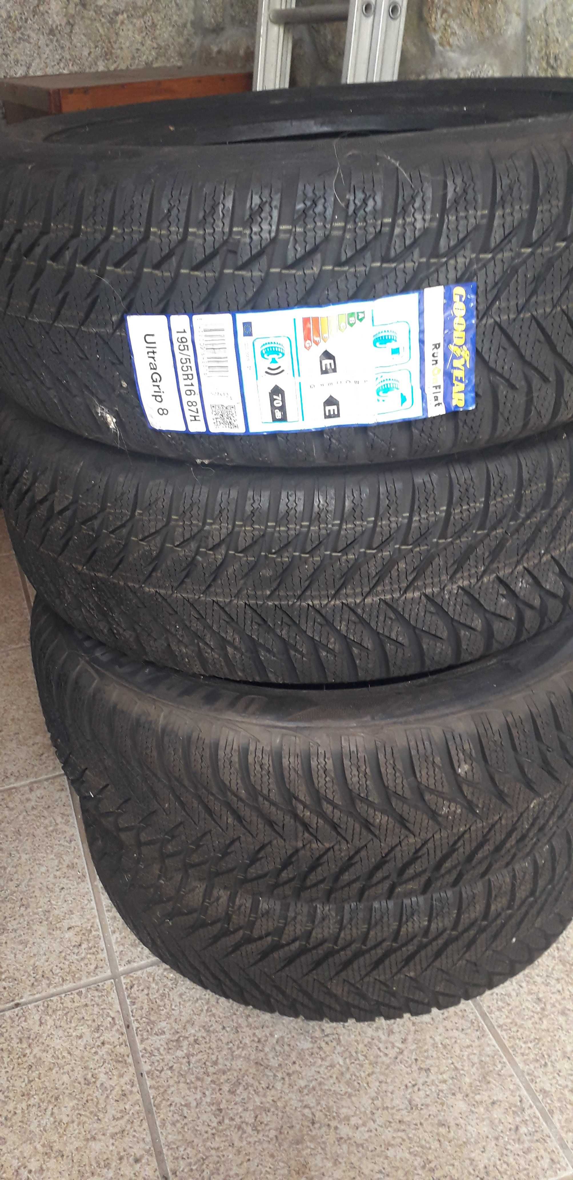 4 Pneus Goodyear Ultra Grip 8 - 195/55 R16