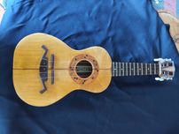 Cavaquinho Novo, em madeira Nobre