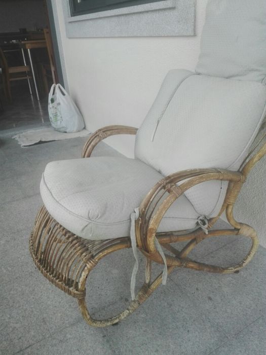Cadeirão de vime antigo