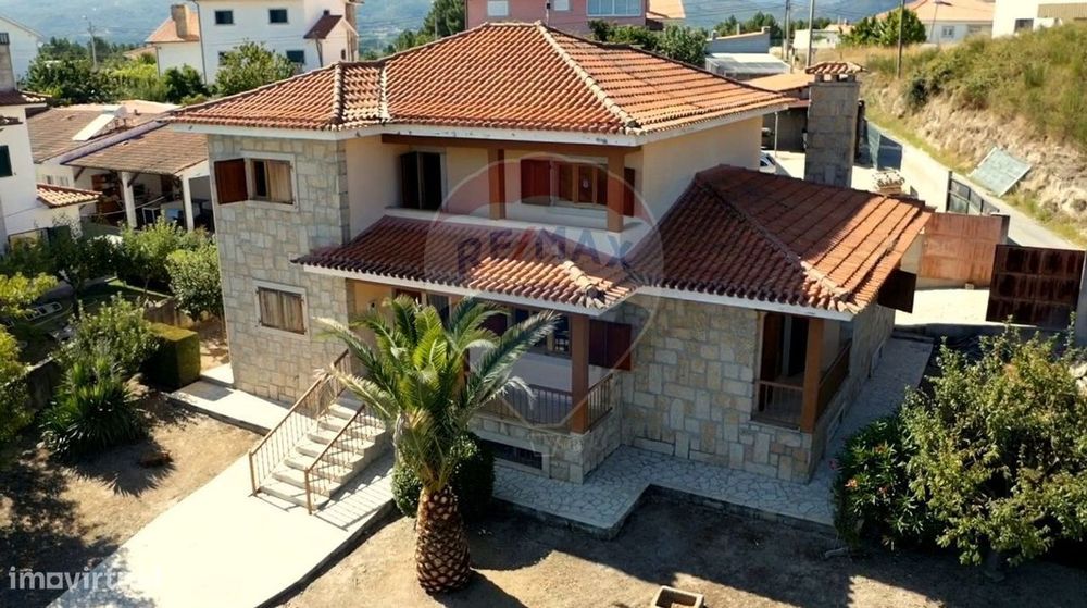 Moradia T4 para venda