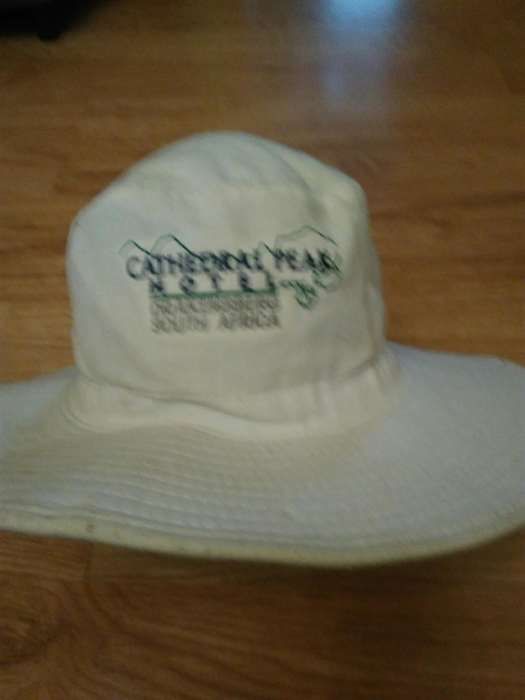 Kapelusz Cathedral Peak Hotel