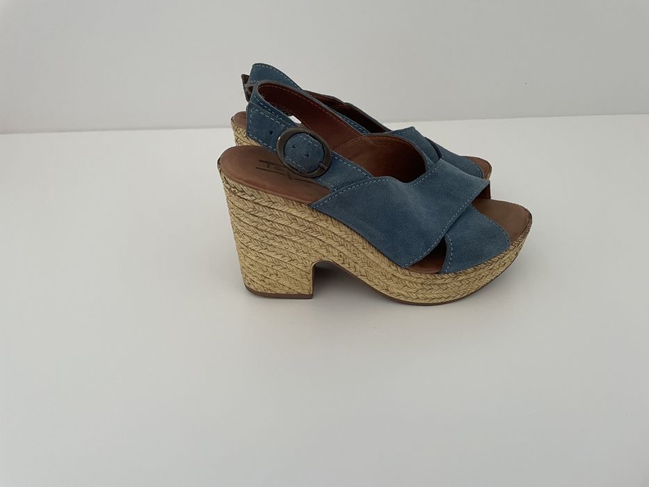 Vendo Sandálias tamanho 37