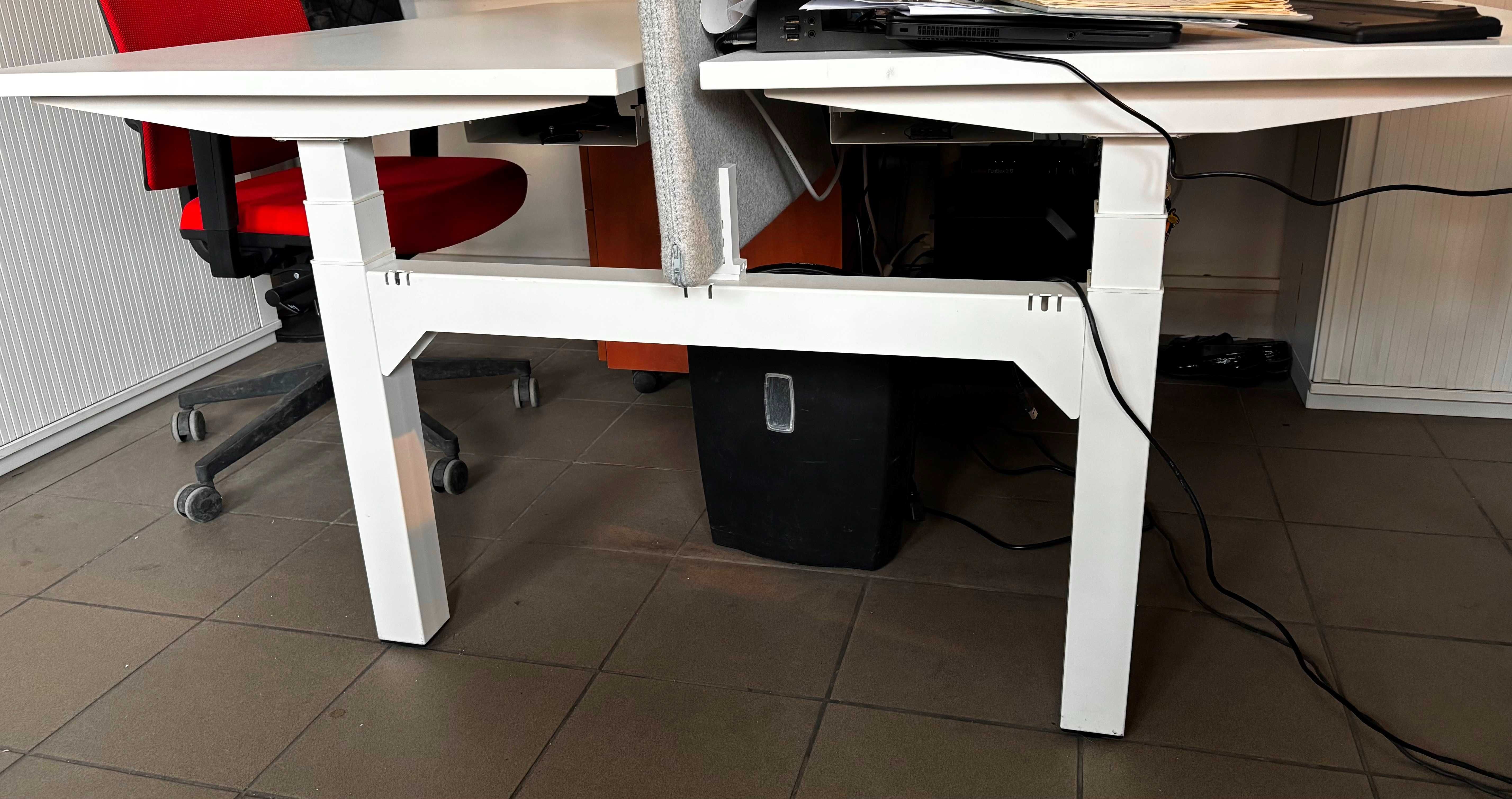 Biurko podwójne Kinnarps elektr.reg. 2szt. x 160x80 z przegrodą akust.