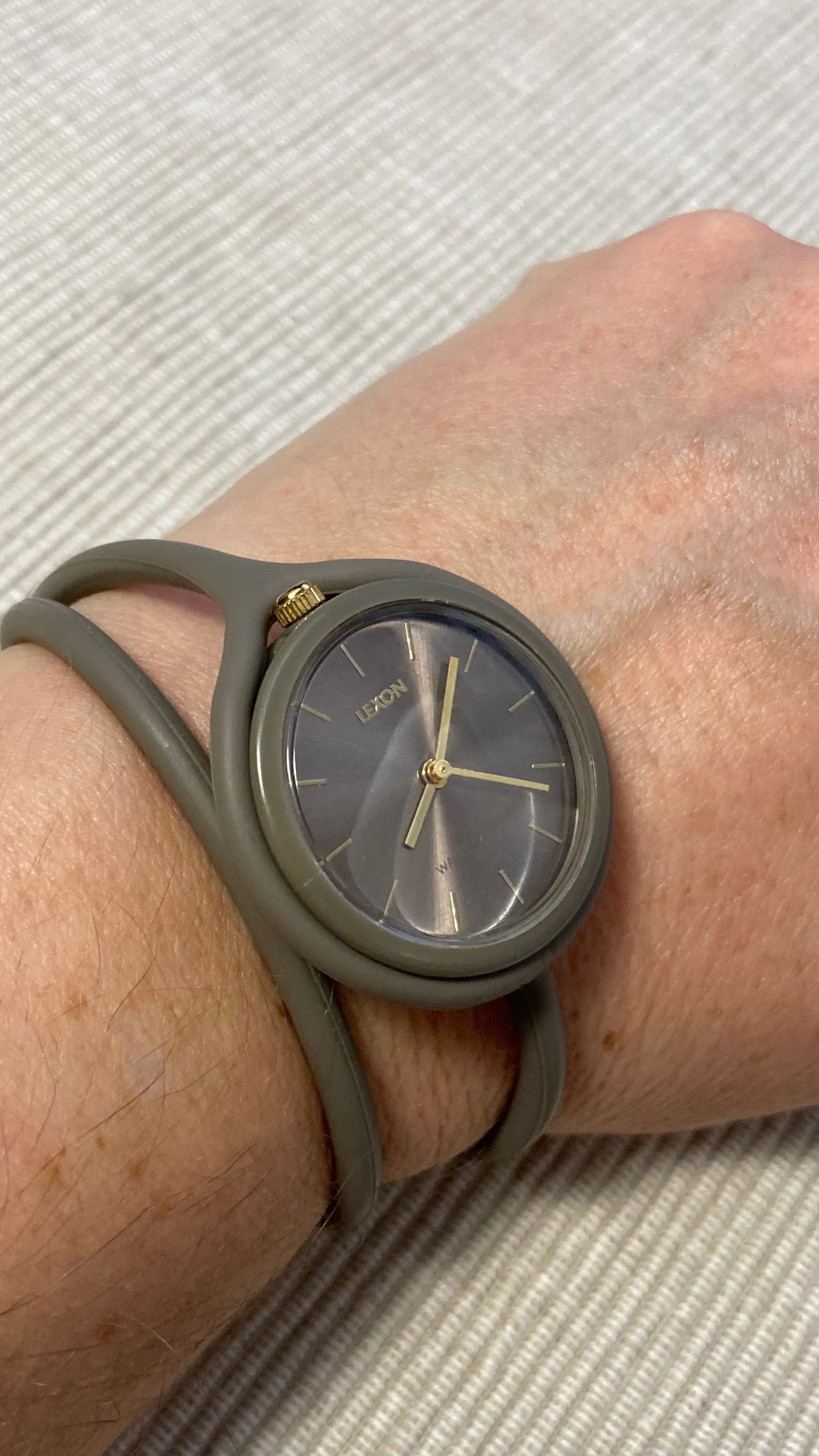 Zegarek damski na silikonowym podwójnym pasku LEXON