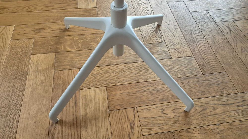 Biała podstawa z czterema nogami IKEA LÅNGFJÄLL