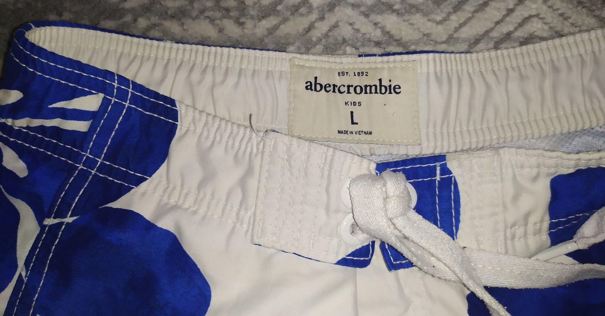 Spodenki Abercrombie Kids r. L pas 72 cm Kwiaty