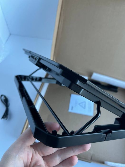 Охлаждающая подставка для ноутбука