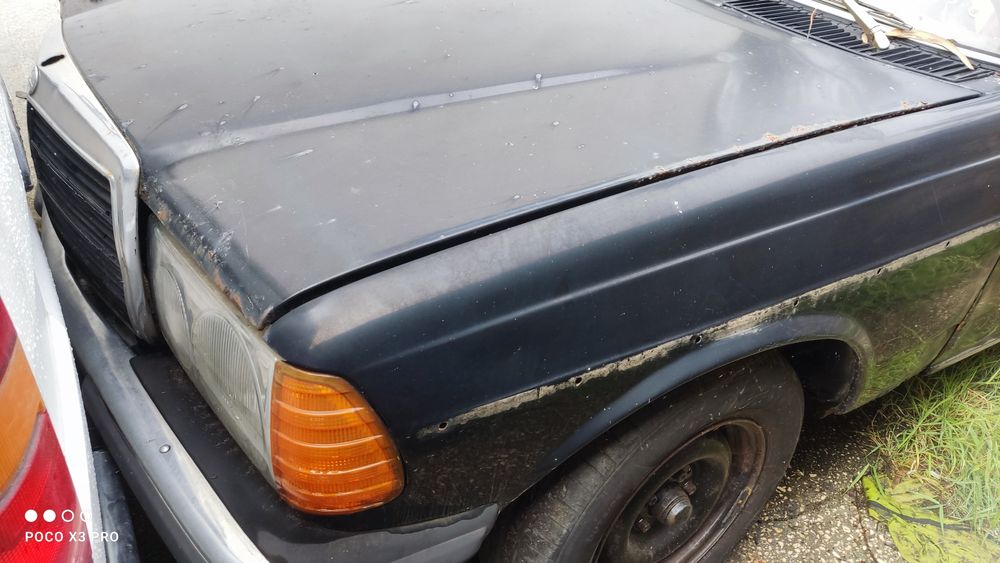 Mercedes- Benz 240 D