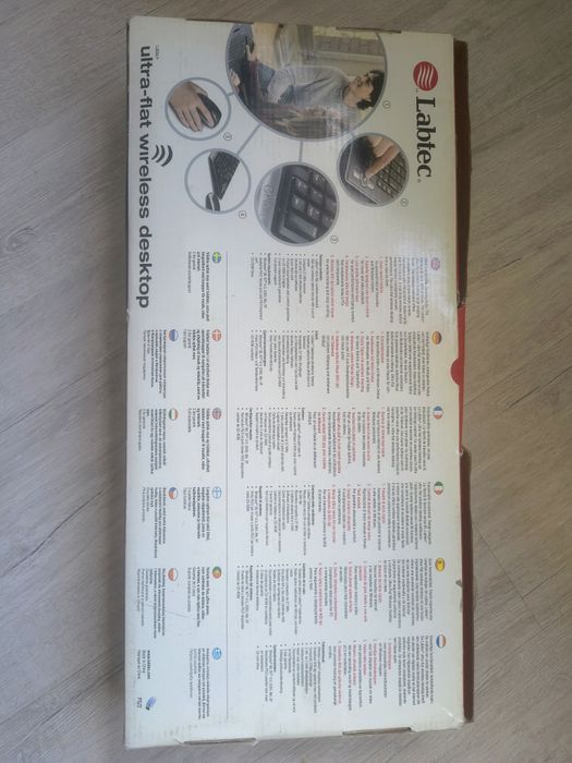 Беспроводная клавиатура и мышь.