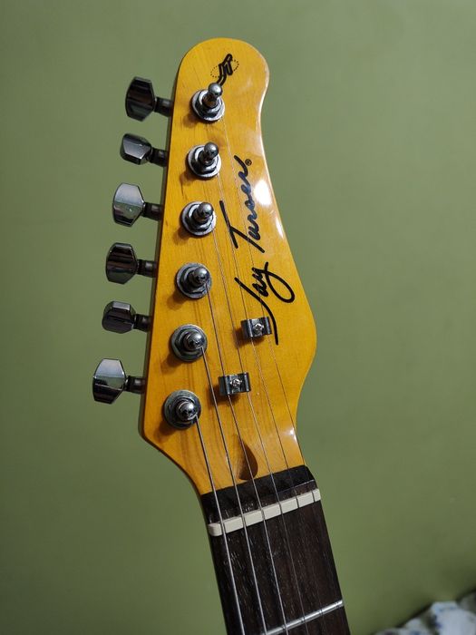 Gitara elektryczna + wzmacniacz mustang + niezbędne okablowanie