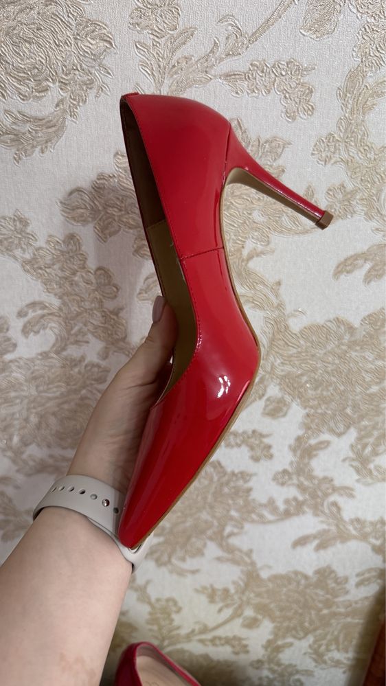 Туфлі лодочки червоного кольору від Bailarina - 36.