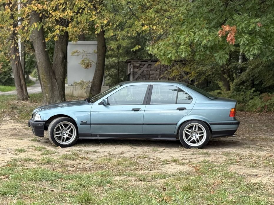 Продам BMW e36 320i