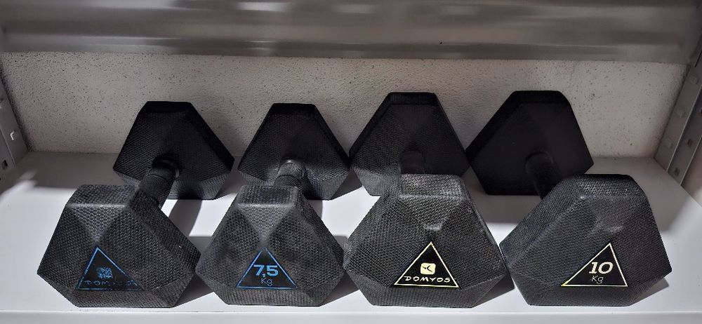105,00€ 2x Halteres 7,5kg e Halteres hexagonal 2x 10Kg revestidos em b