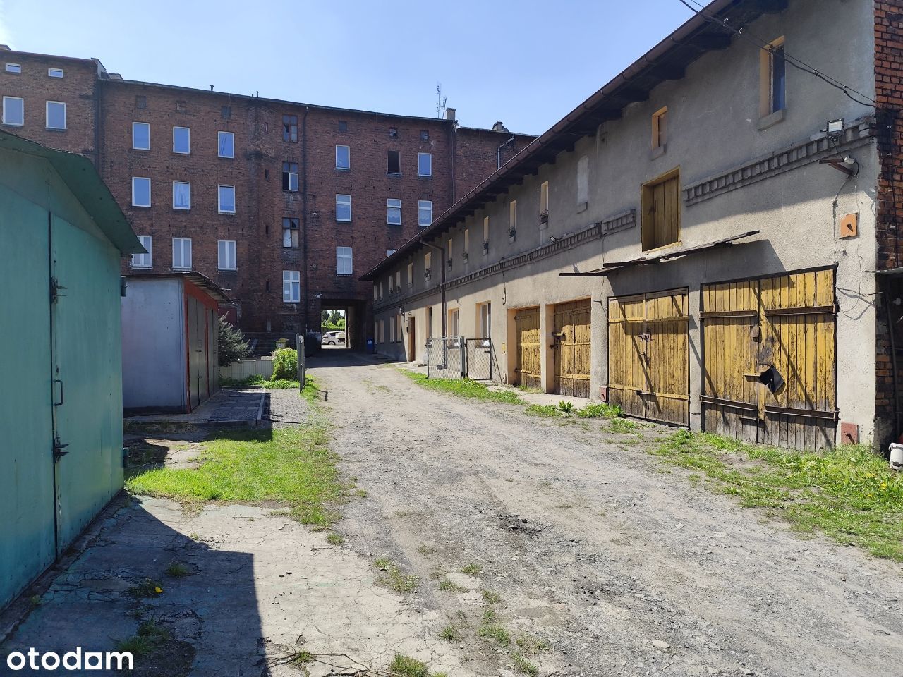 Budynek 200 m2, 25 garaży, działka 1074 m2 - BYTOM
