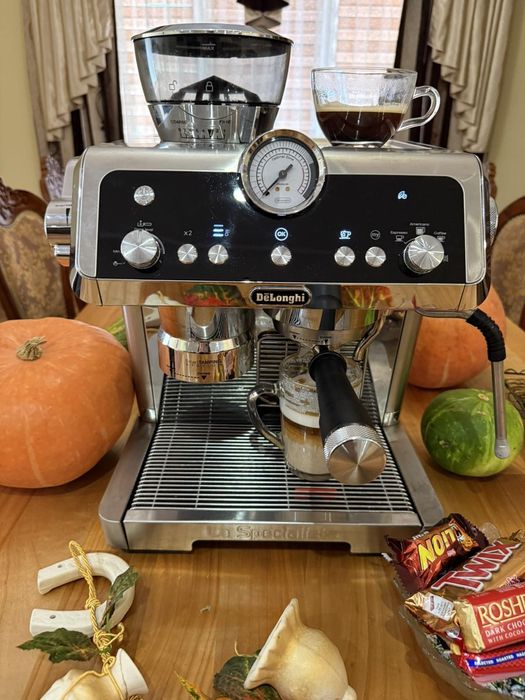 Продам привезену з Європи рожкову кофемашину delonghi EC 9555.m