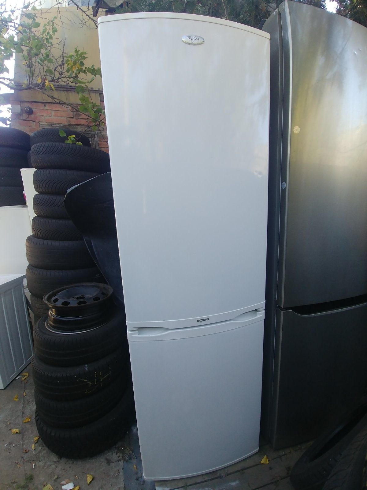 Холодильник Баукнехт-Вірпул, з Німеччини;178-186см.висотою,гарний стан