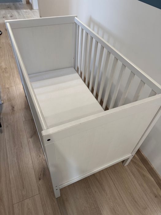 Łóżeczko dziecięce 120x60 z materacem - używane