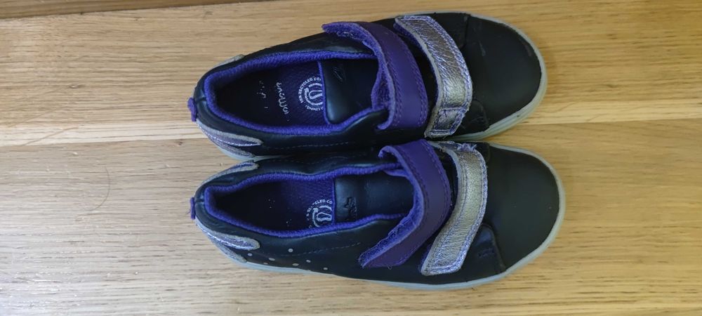 Jak nowe 25 26 Clarks skóra buty sportowe adidasy dla dziewczynki