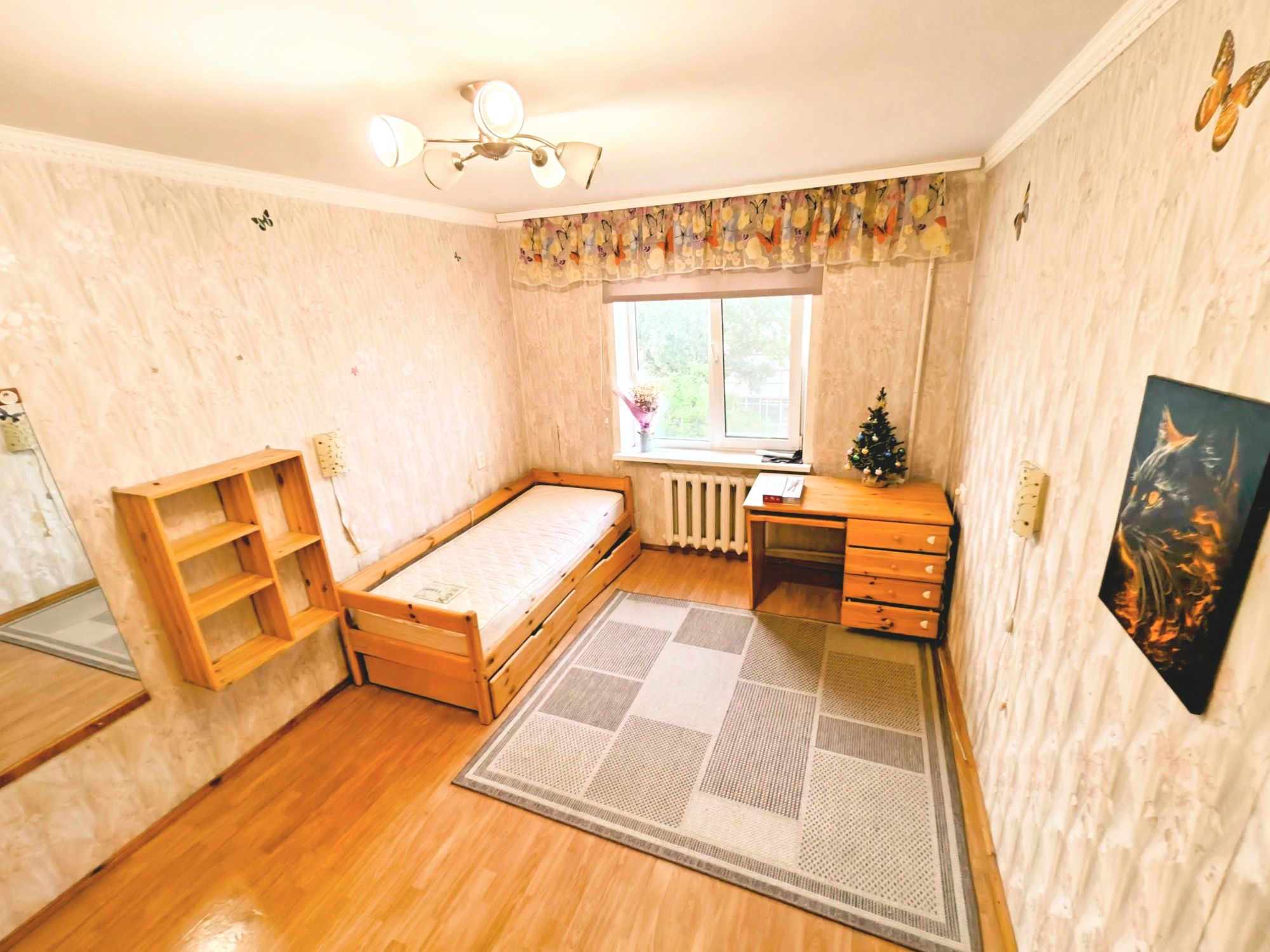 Продам чудову 3к на Фрунзенському за Варусом