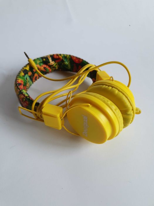 Słuchawki Desigual. Żółte przewodowe dziecięce
