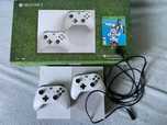 Xbox one s 1tb, 2 pady