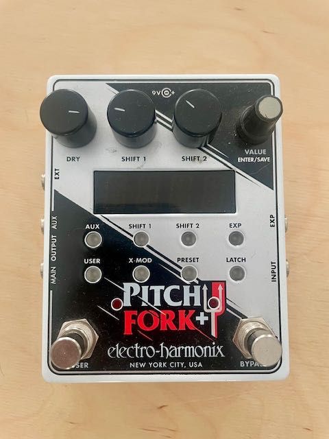 Pedal de efeitos de guitarra ElctroHarmonix Pitch Fork +