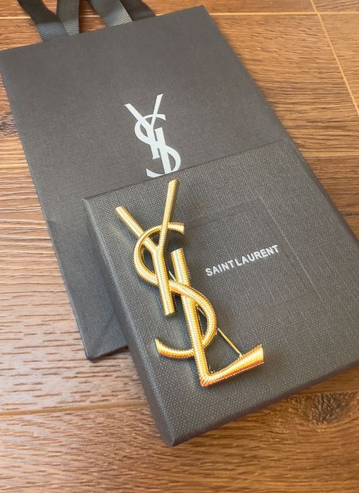 Broszka YSL złota metaliczna 6,7 cm