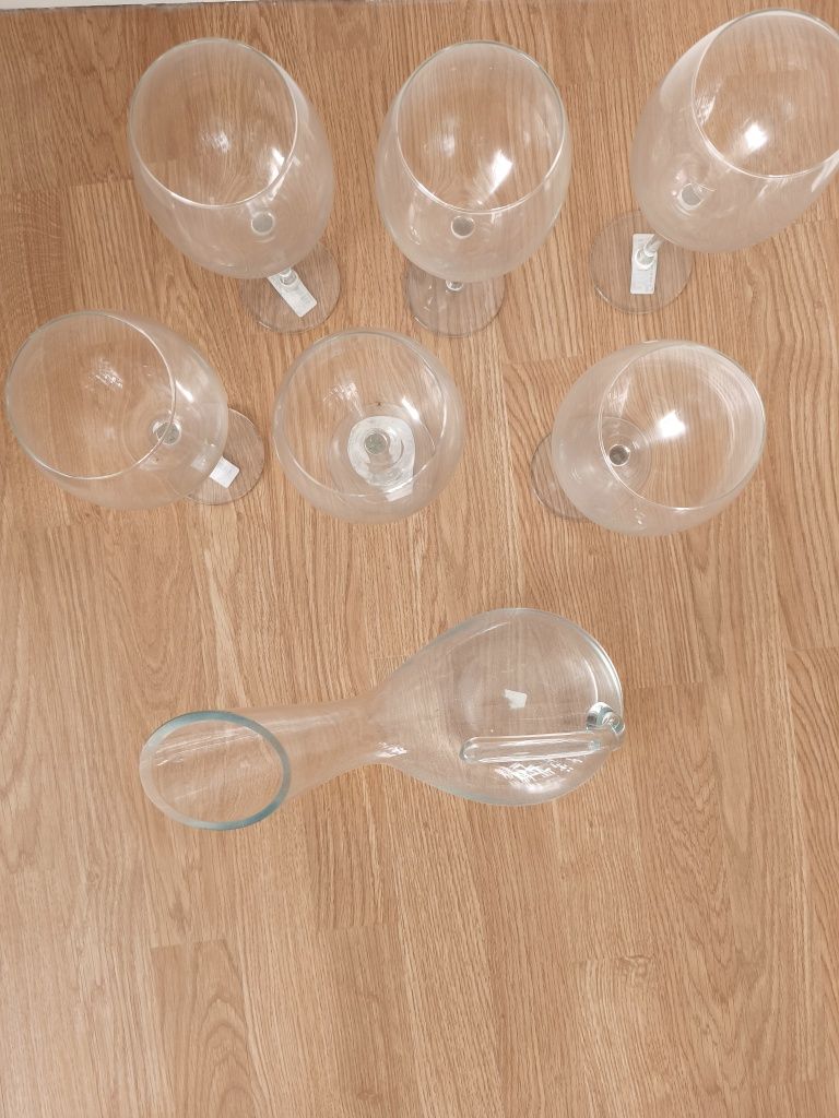 Conjunto de copos e jarro decanter