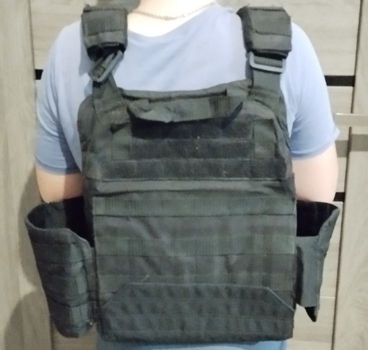 Плитоноска черная