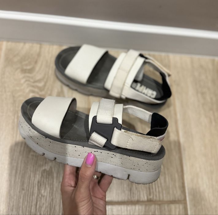 Білі жіночі босоніжки/сандалі Camper