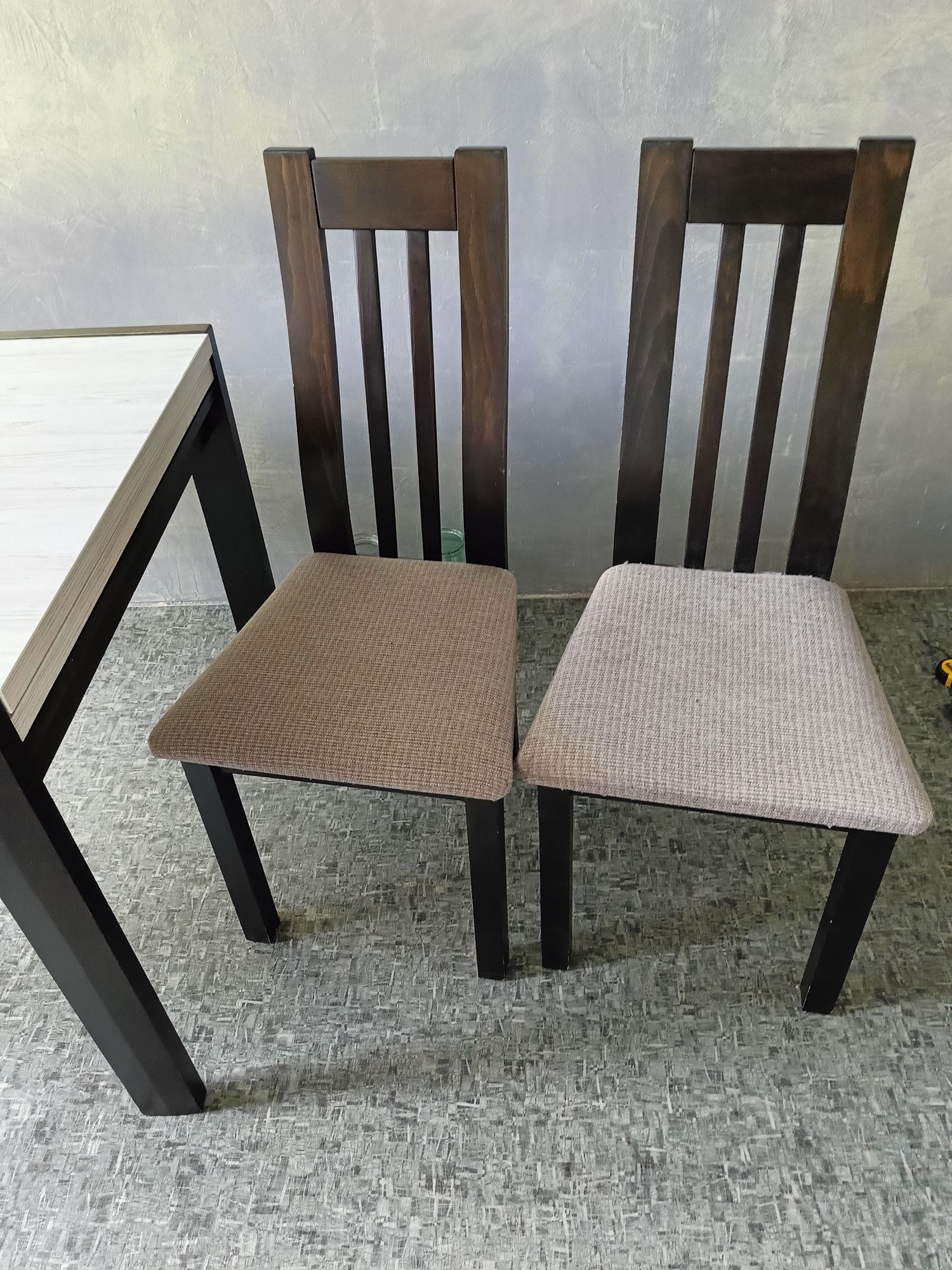 Продам кухонний стіл зі стільцями