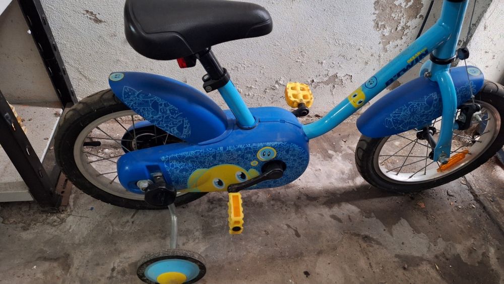 Bicicleta Crianca em Bom estado b'twin com rodas aprendizagem