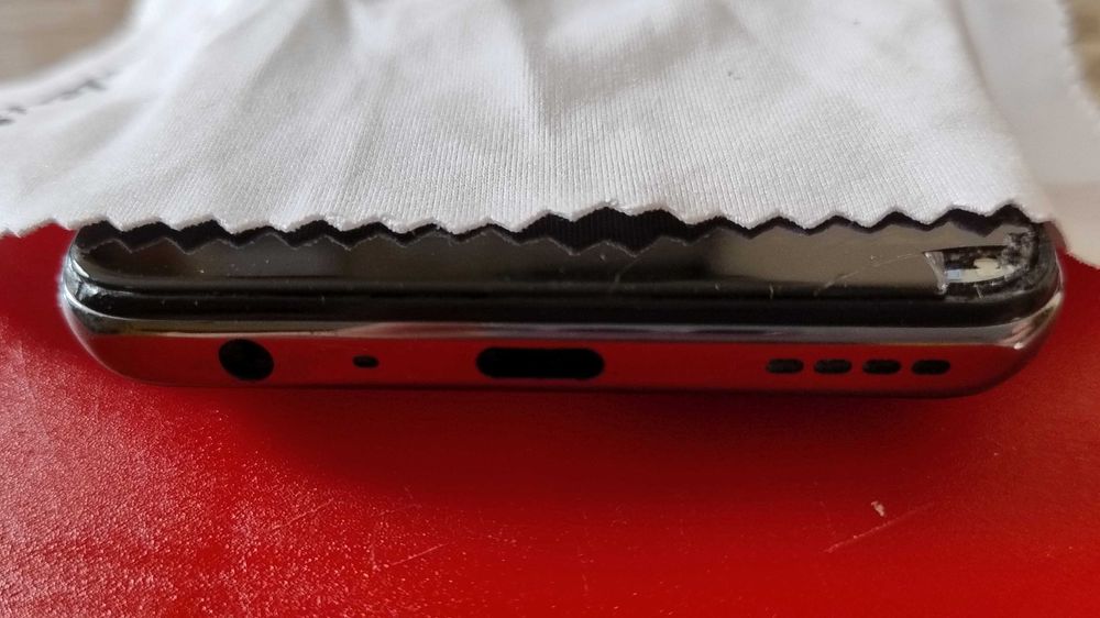 Telefon realme GT 5G, hiper telefon, ale ekran do wymiany