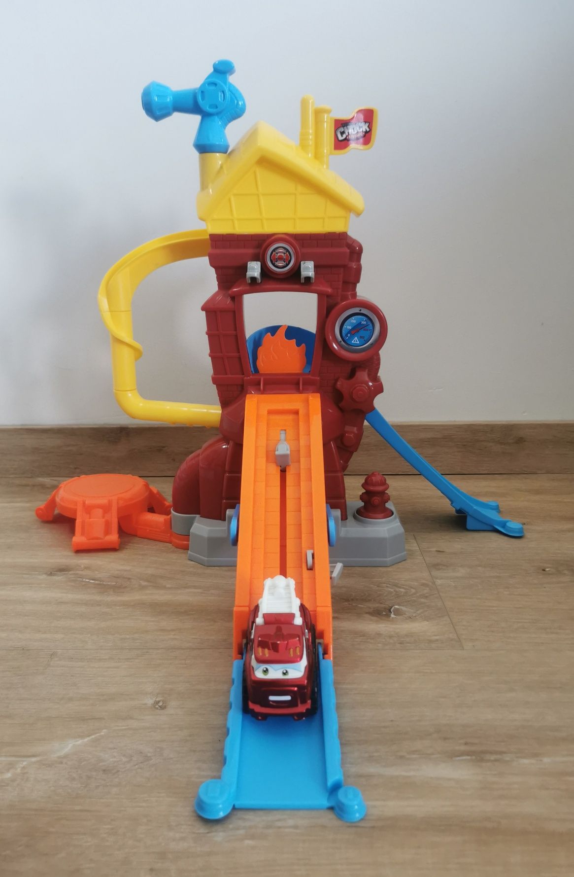 Sprzedam zestaw Chuck Wesoła remiza strażacka Hasbro Tonka