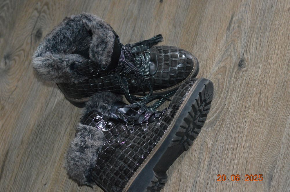 Ботинки осінь нові 22 см кросівки у подарунок М'які туфлі макасіни 36