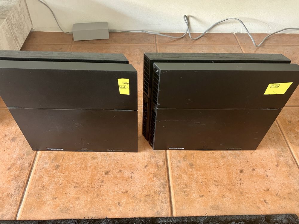 Duas Playstation 4 (FW 6.72 e 11.02) (ver descrição)
