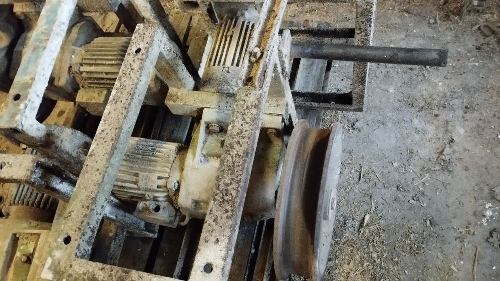 Wyciąg linowy obornika, przekładnia, reduktor 4 sztuki