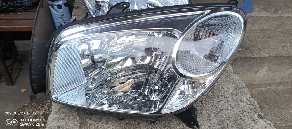 Toyota RAV4 II lift lampy przednie komplet lewa prawa