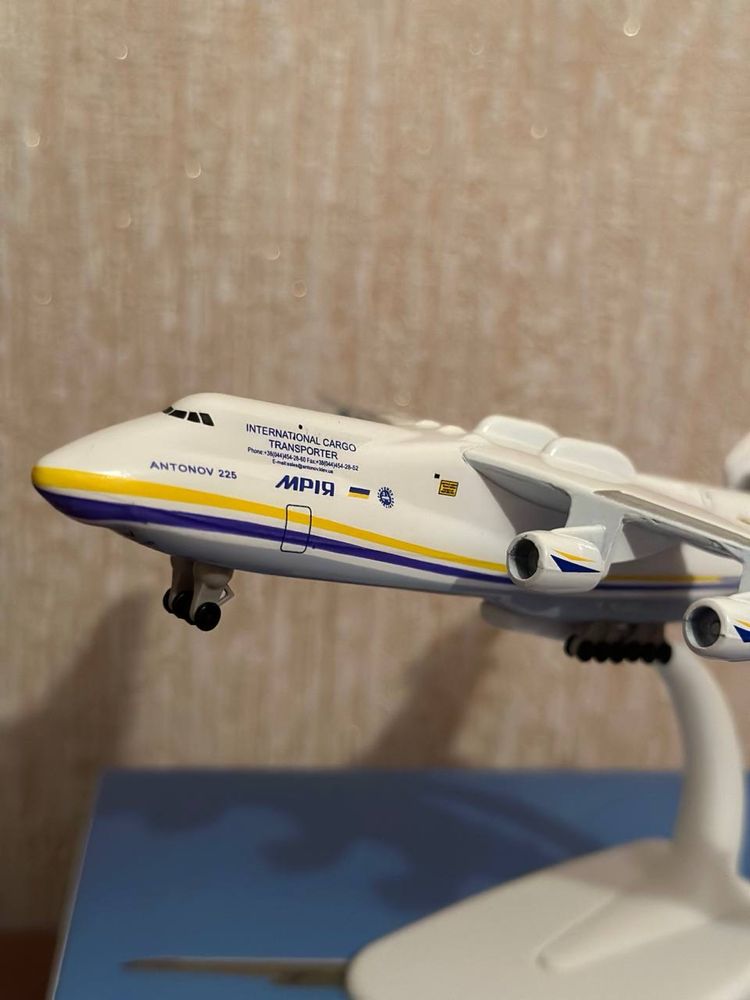 Металевий літак Ан-225 Мрія