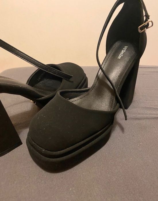 Butki nowe z pudełkiem na wysokim obcasie DeeZee