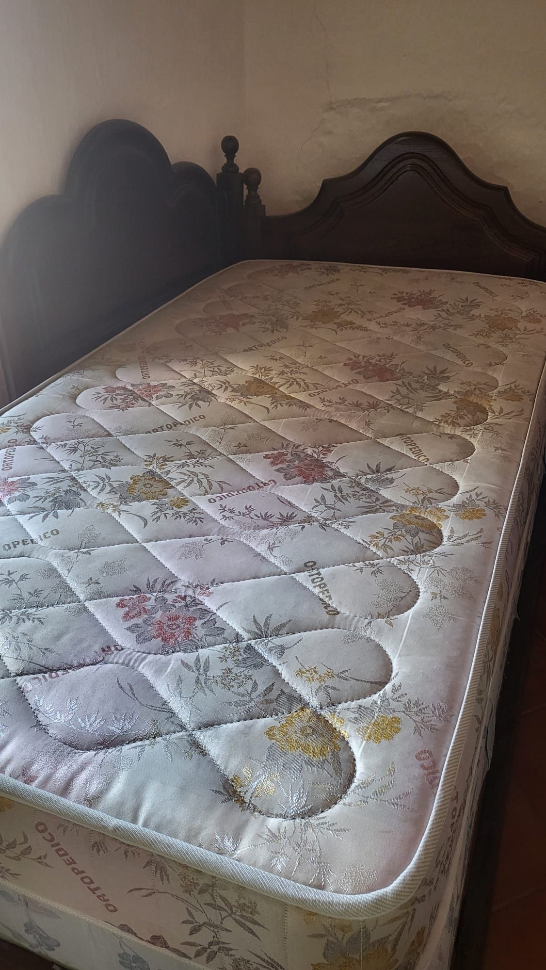 Vendo mobilia de solteiro em mogno