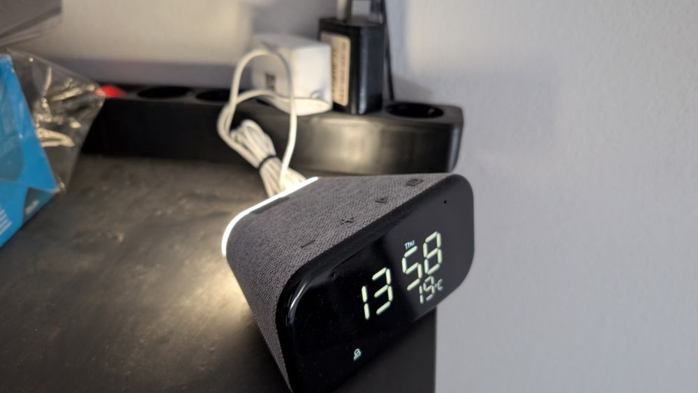 Lenovo Smart Clock Essential - Smart Speaker with Google Assistant!