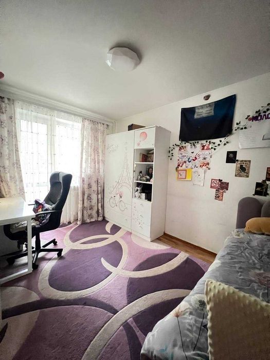 В продаже трехкомнатная квартира на Черемушках.