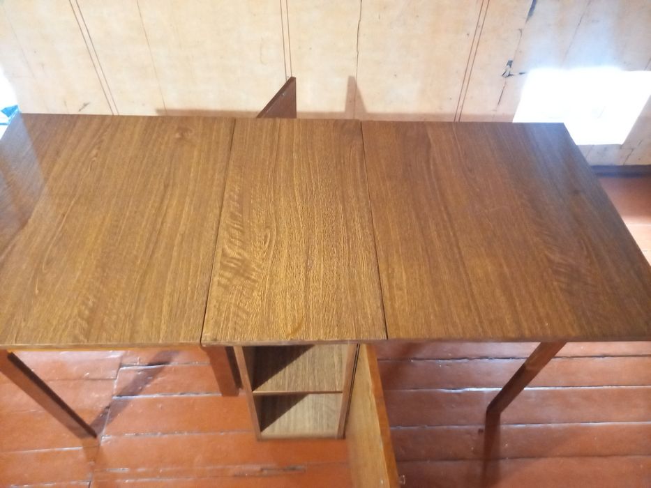 Розкладний стіл-книжка  на роліках