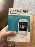 Glukometr Accu-chek instant