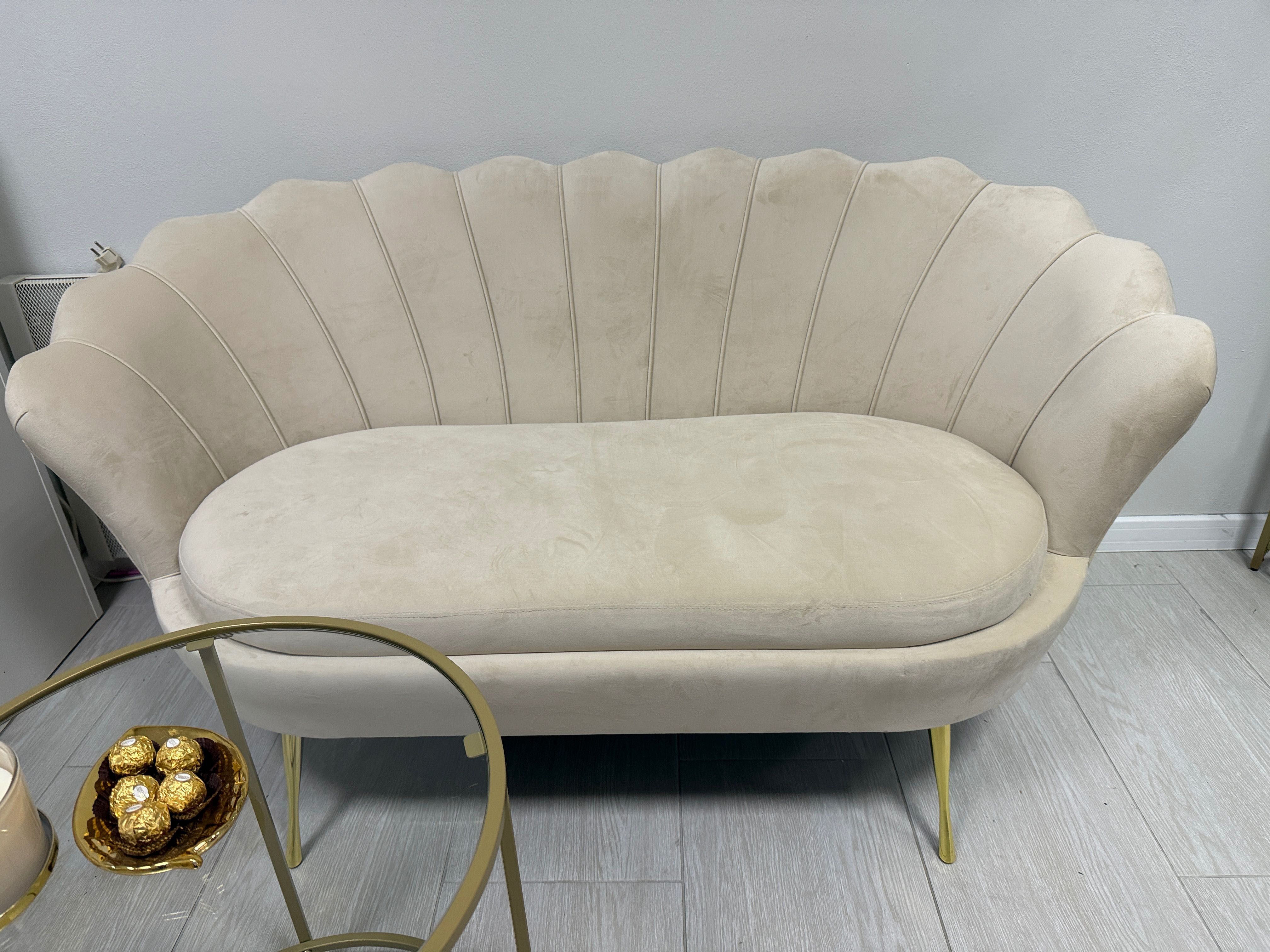 Sofa beżowa  muszelka