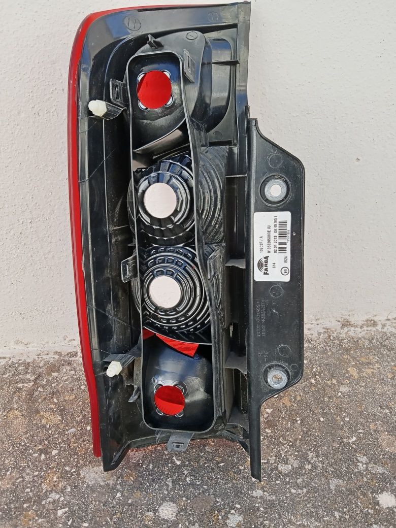 Farol traseiro Fiat Fiorino 2013 lado direito