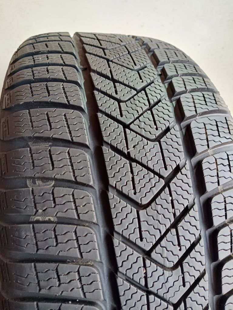 245/45/18 Pirelli Sottozero 3