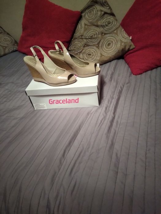 Buty na koturnach Next